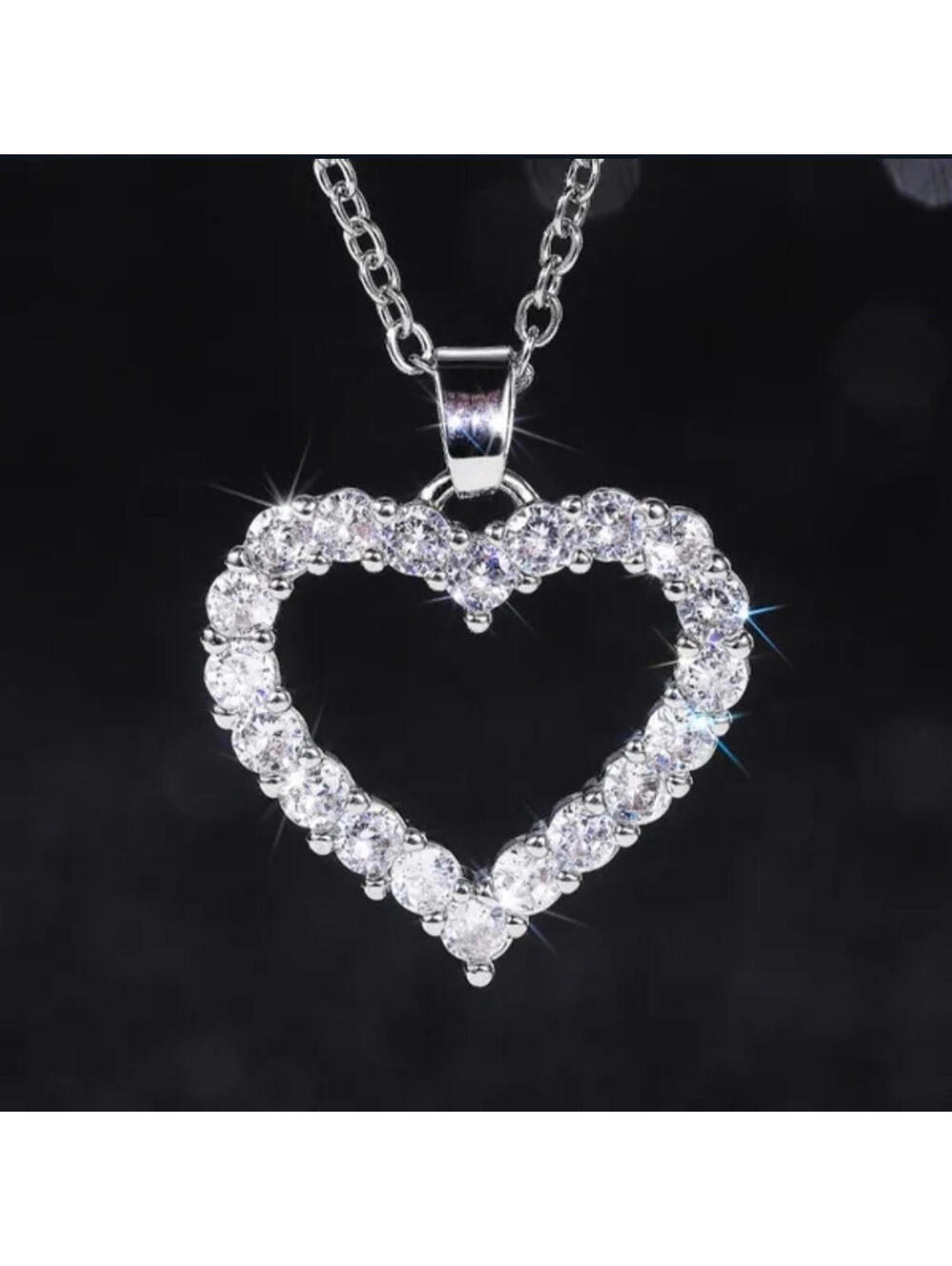 New without tags simple heart Necklace